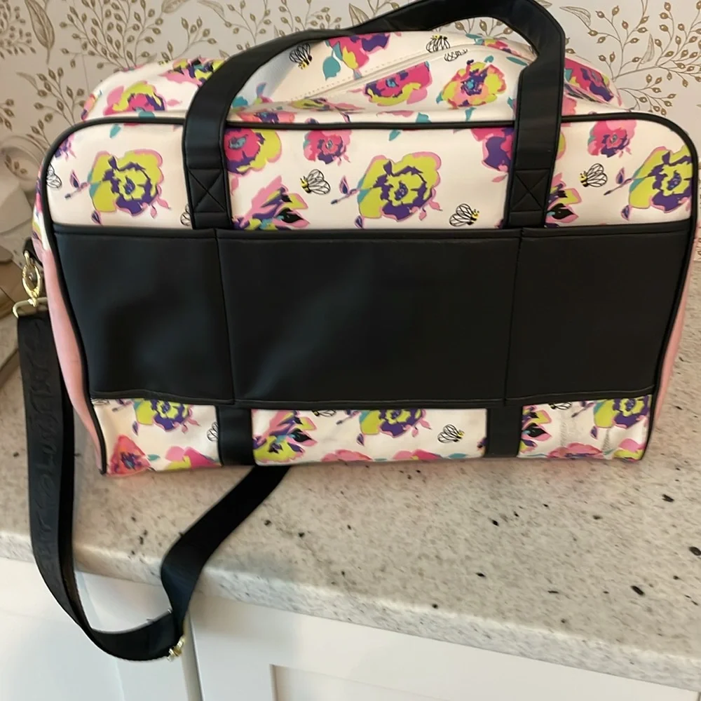 Betsy Johnson overnight bag - Picture 5 of 6